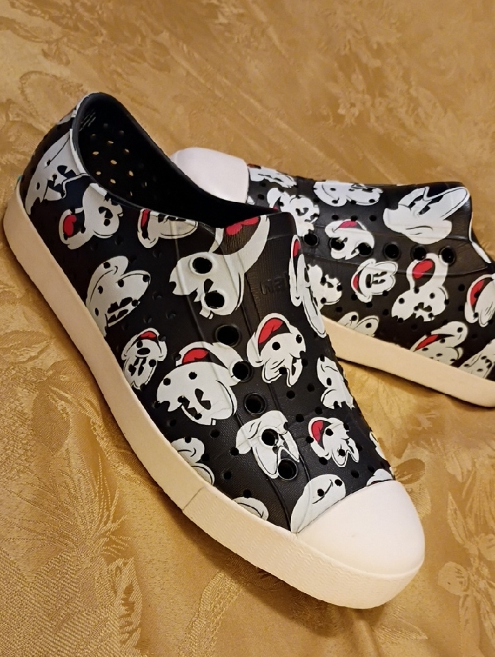 NATIVE Black Mickey Mouse Print Slip-On Sneakers Women's 7.0 Men's 5.0